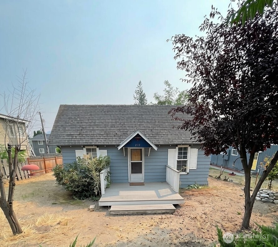 219 W Highland Avenue Property Photo 1