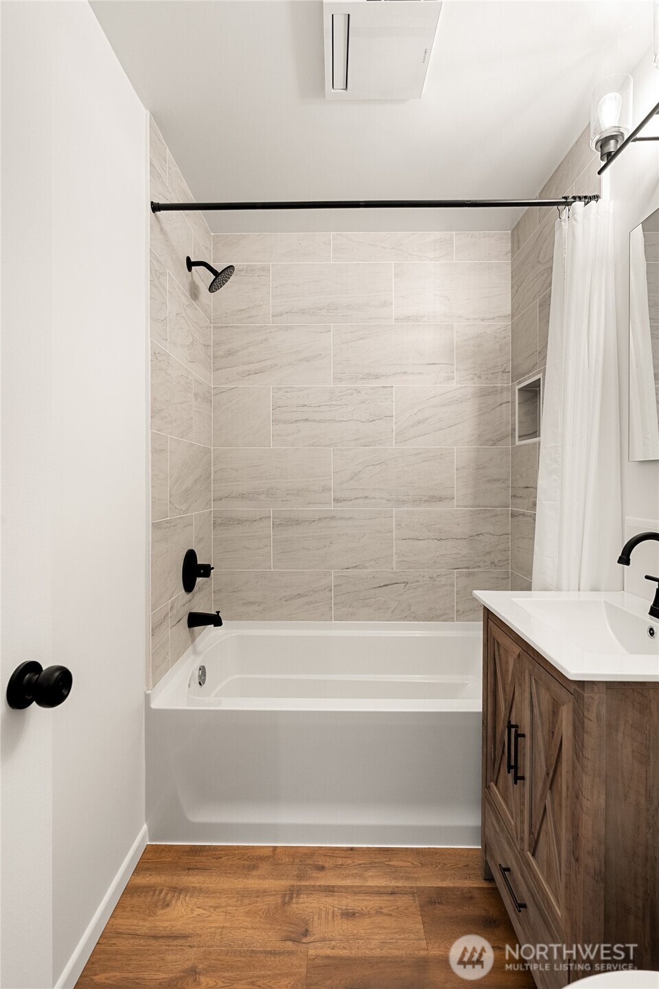 1206 E Park Avenue Property Photo 18