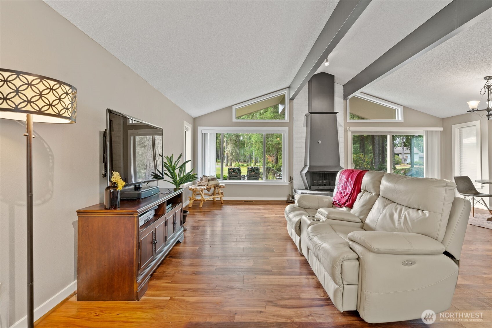 550 E Country Club Drive Property Photo 3