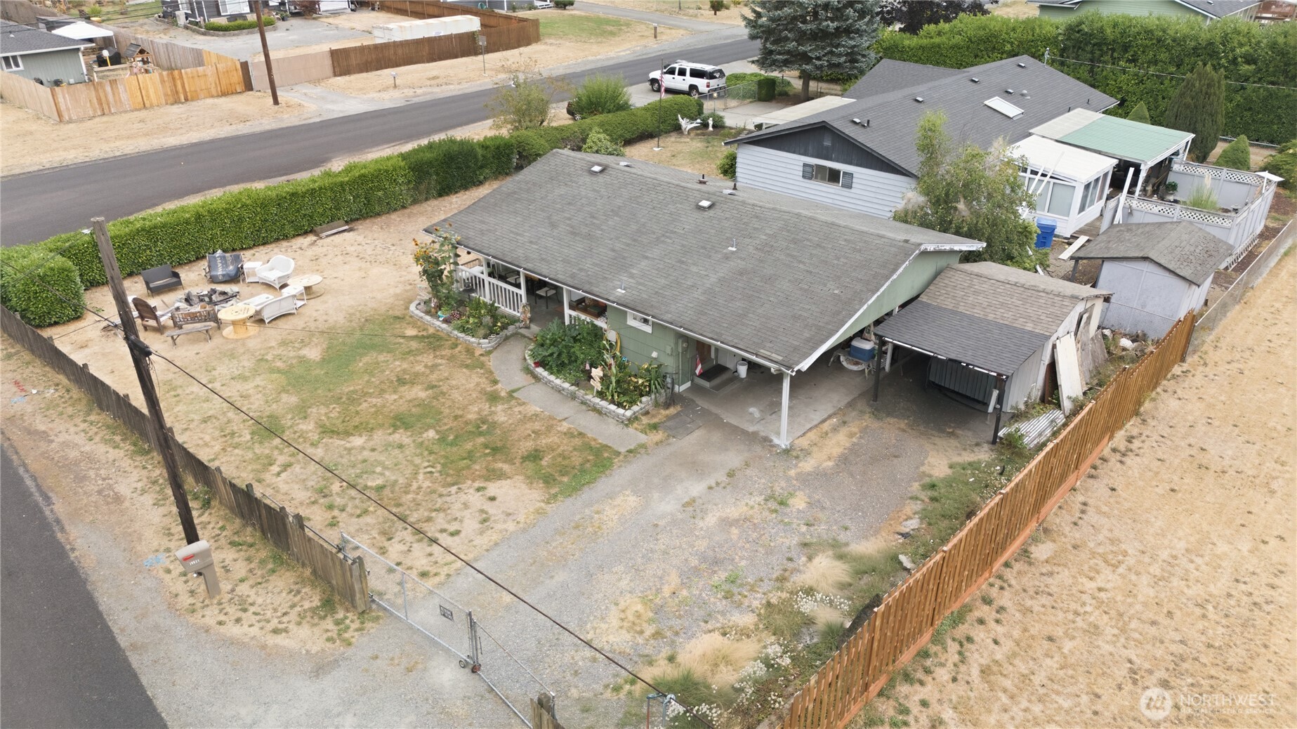 16001 Park Avenue Property Photo 31
