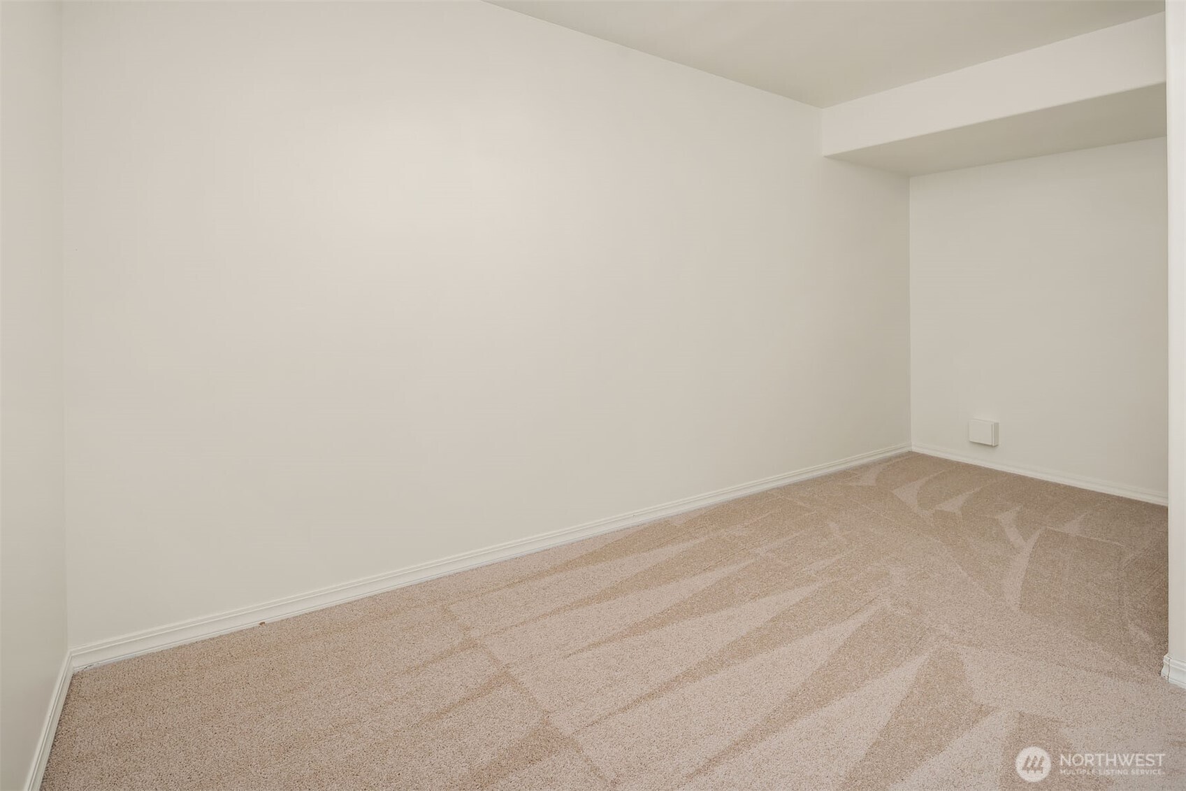 6910 Pinehurst Avenue Property Photo 8