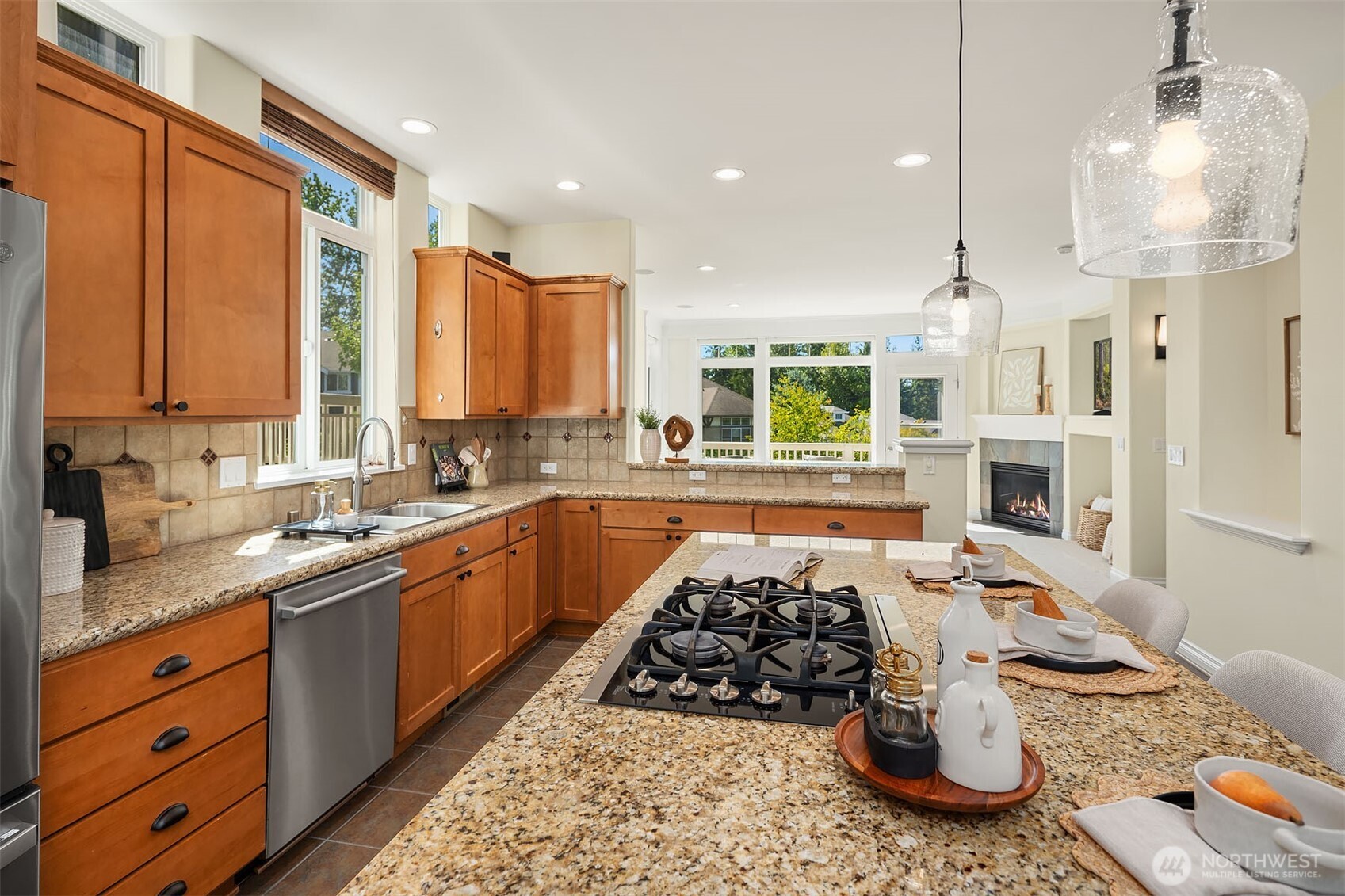 6910 Pinehurst Avenue Property Photo 18