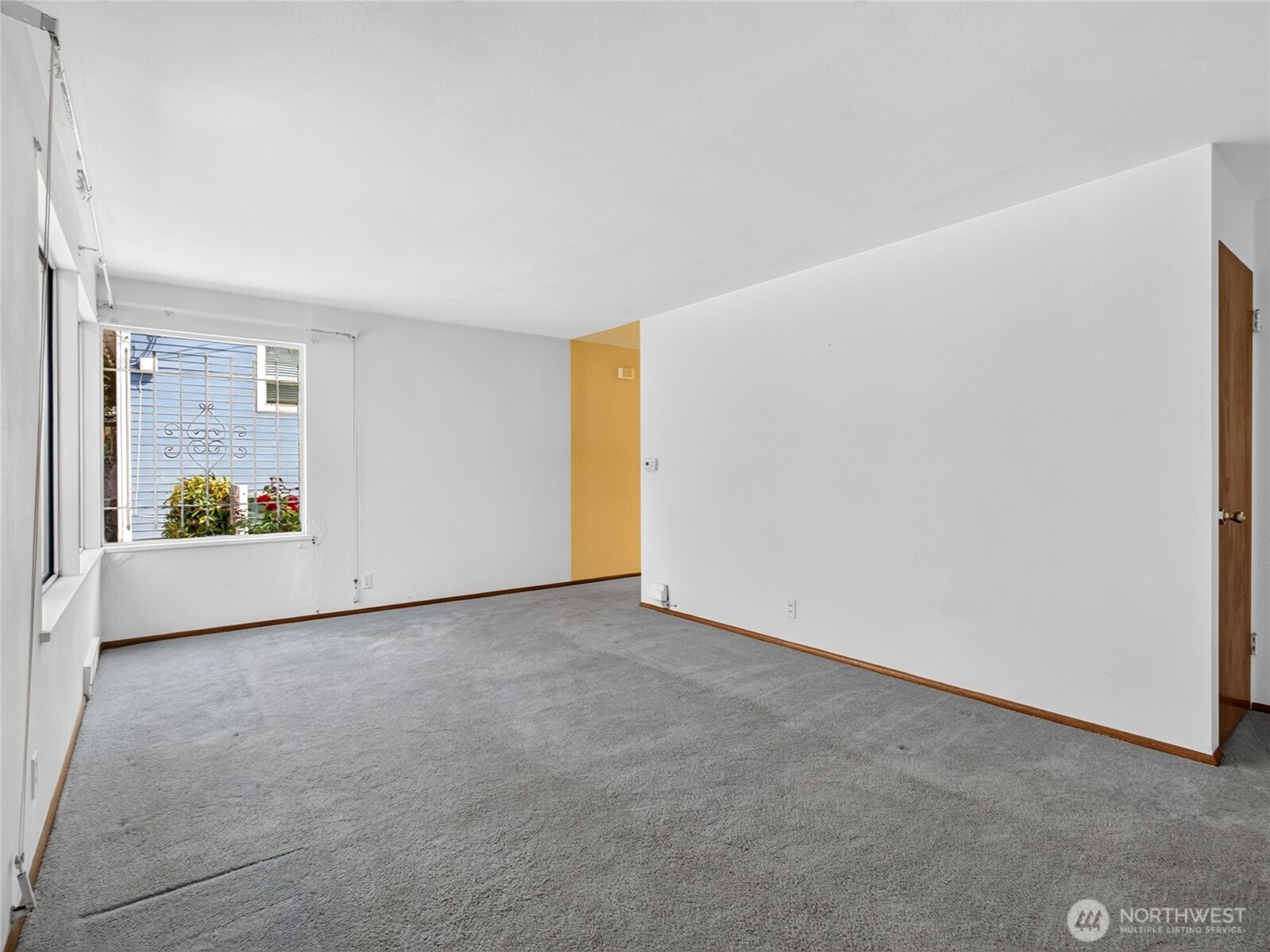 3011 E Pine Street Property Photo 5