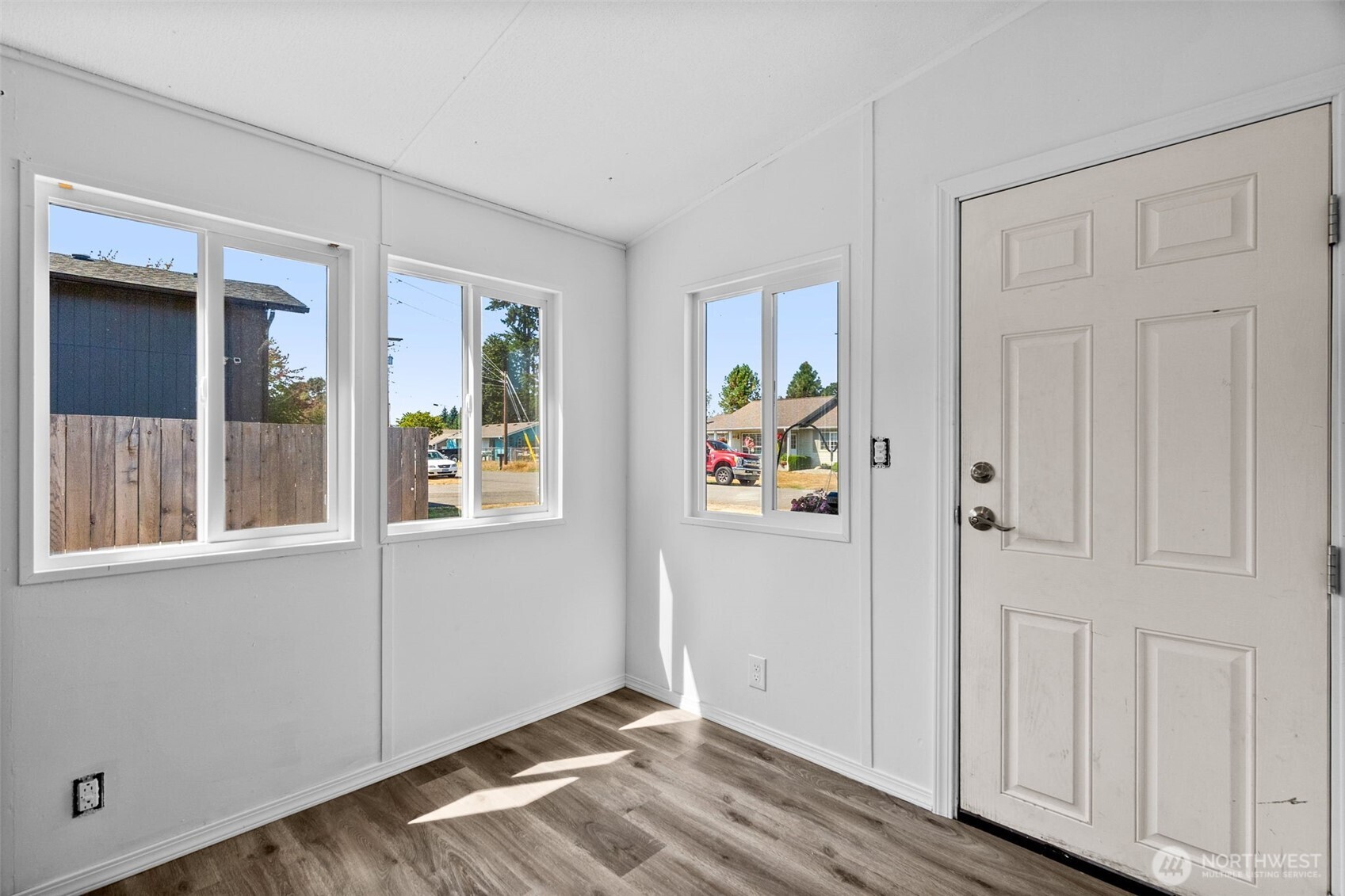 1239 Central Avenue Property Photo 4