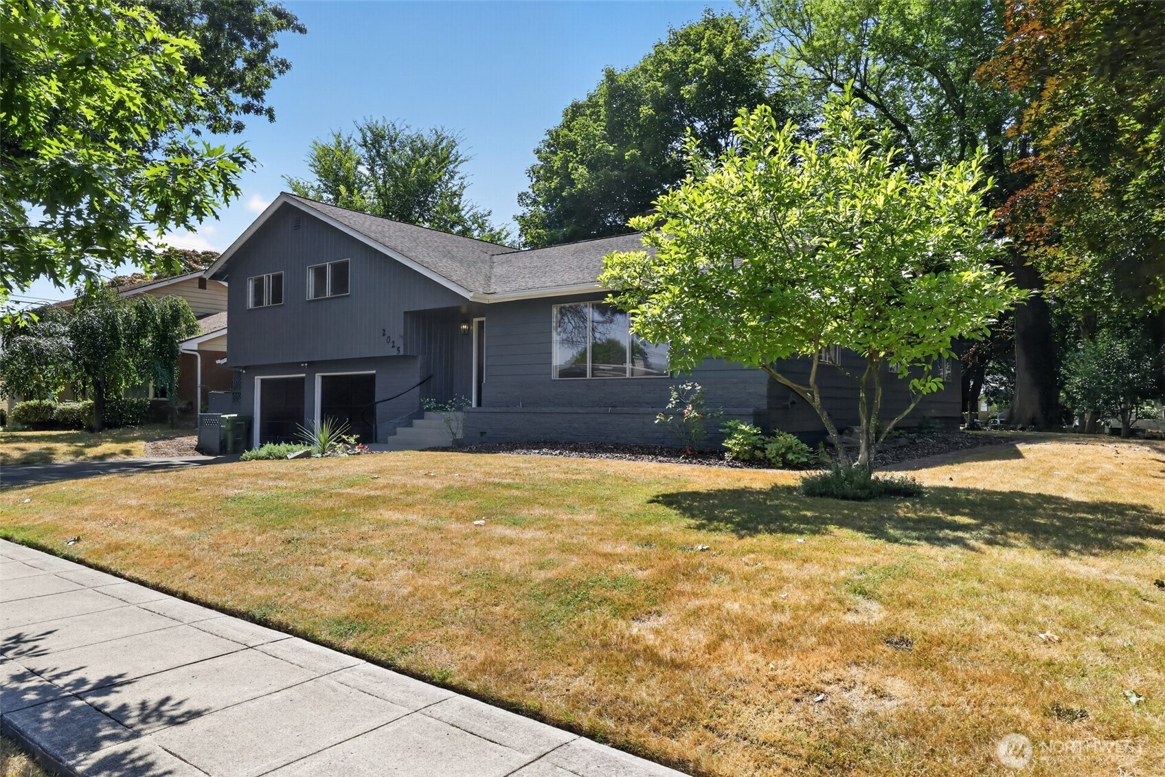 2025 Olympia Way Property Photo 2