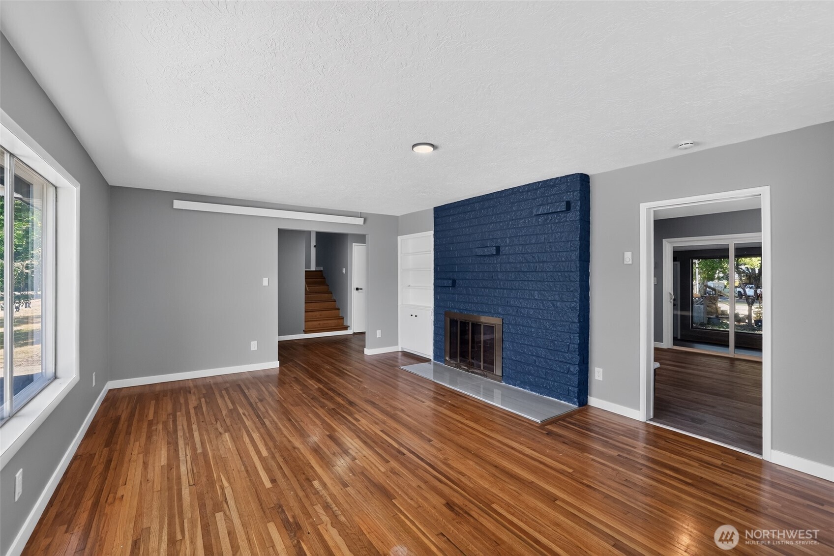 2025 Olympia Way Property Photo 3