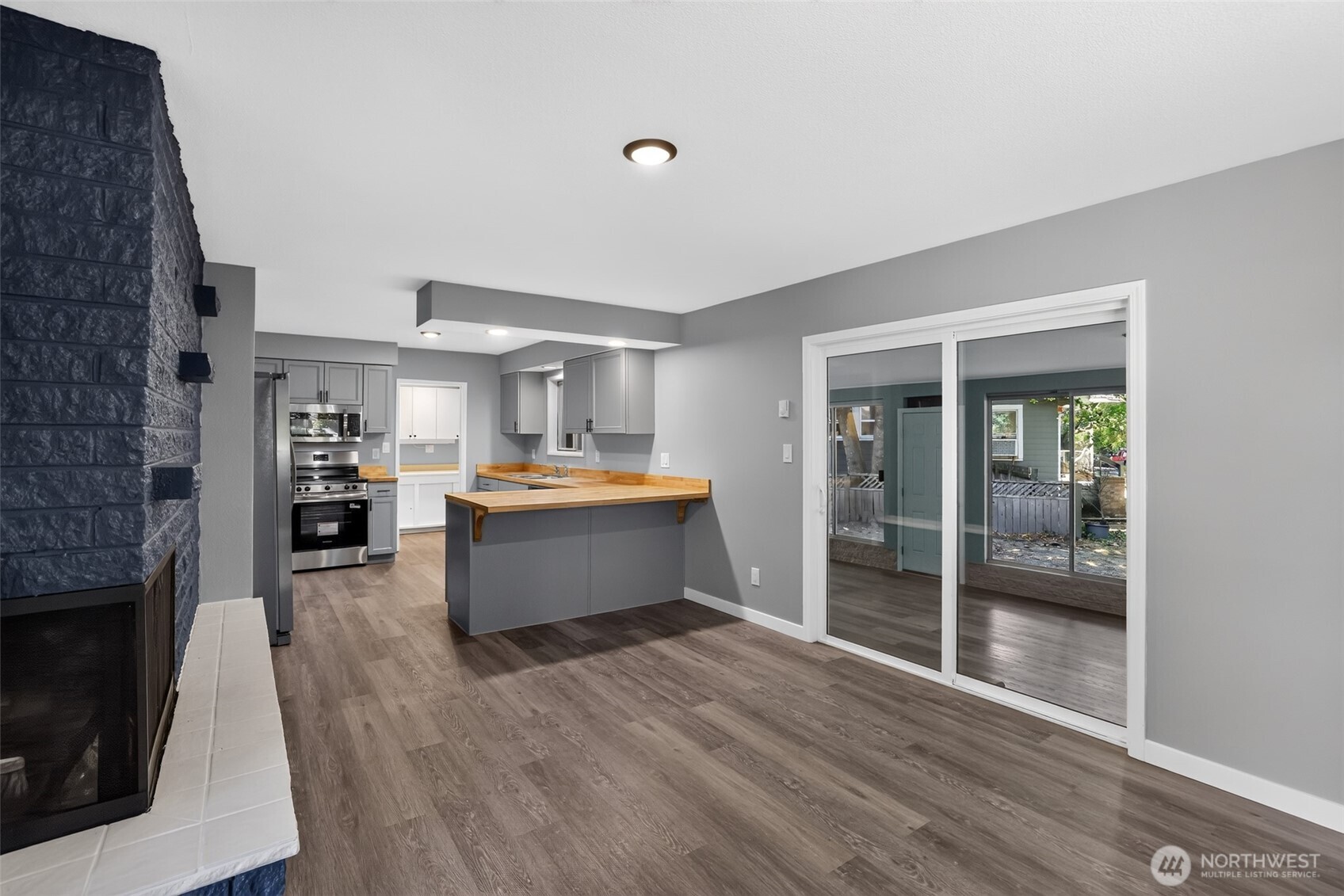 2025 Olympia Way Property Photo 8