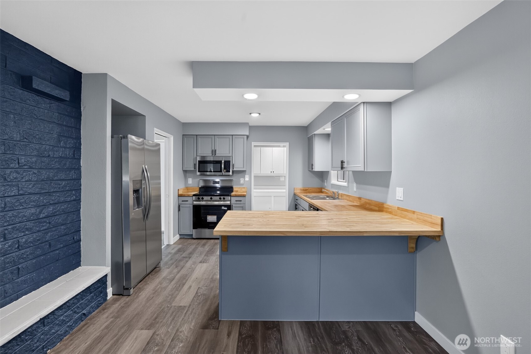 2025 Olympia Way Property Photo 10