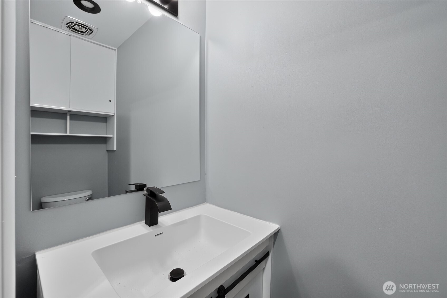 2025 Olympia Way Property Photo 14