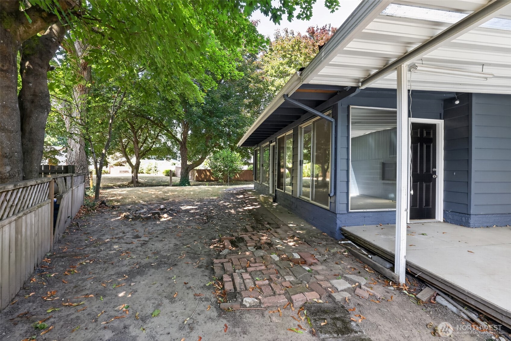 2025 Olympia Way Property Photo 17