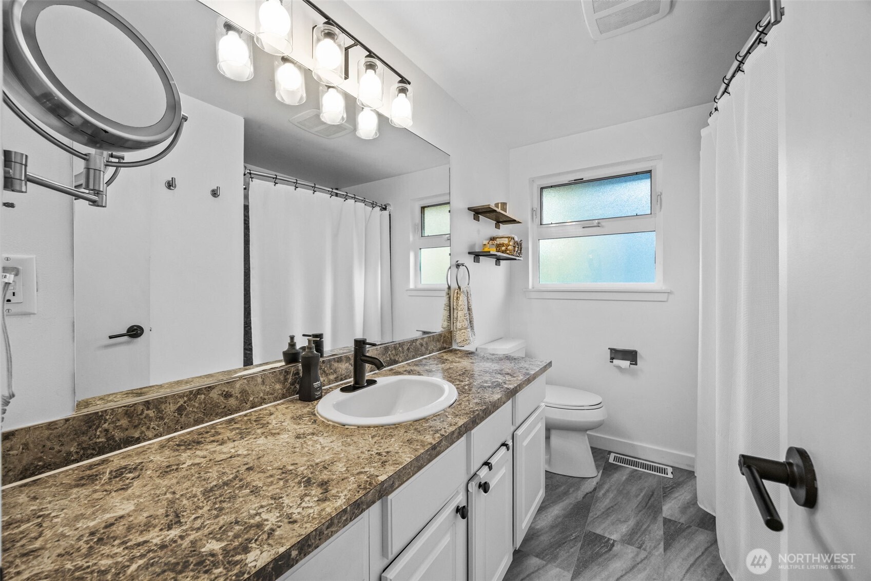 19217 4th Avenue Property Photo 14