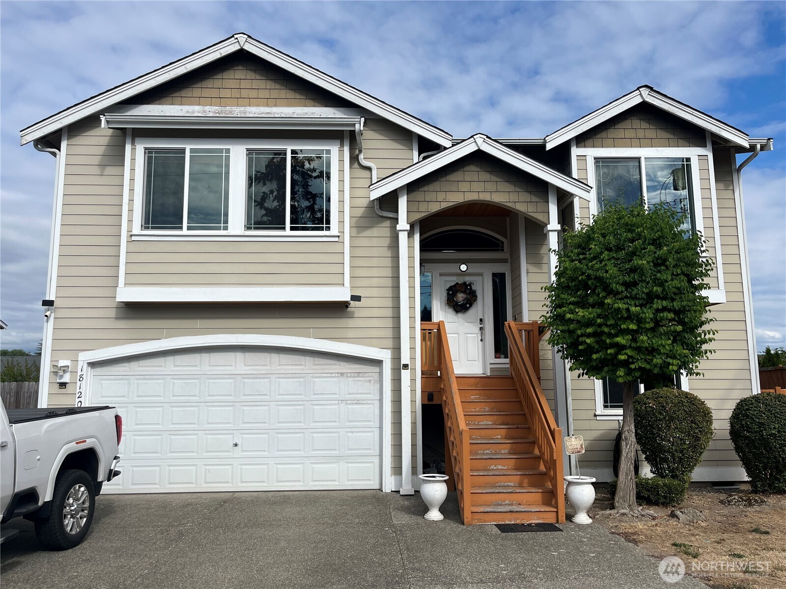 18120 5th Avenue Property Photo 1