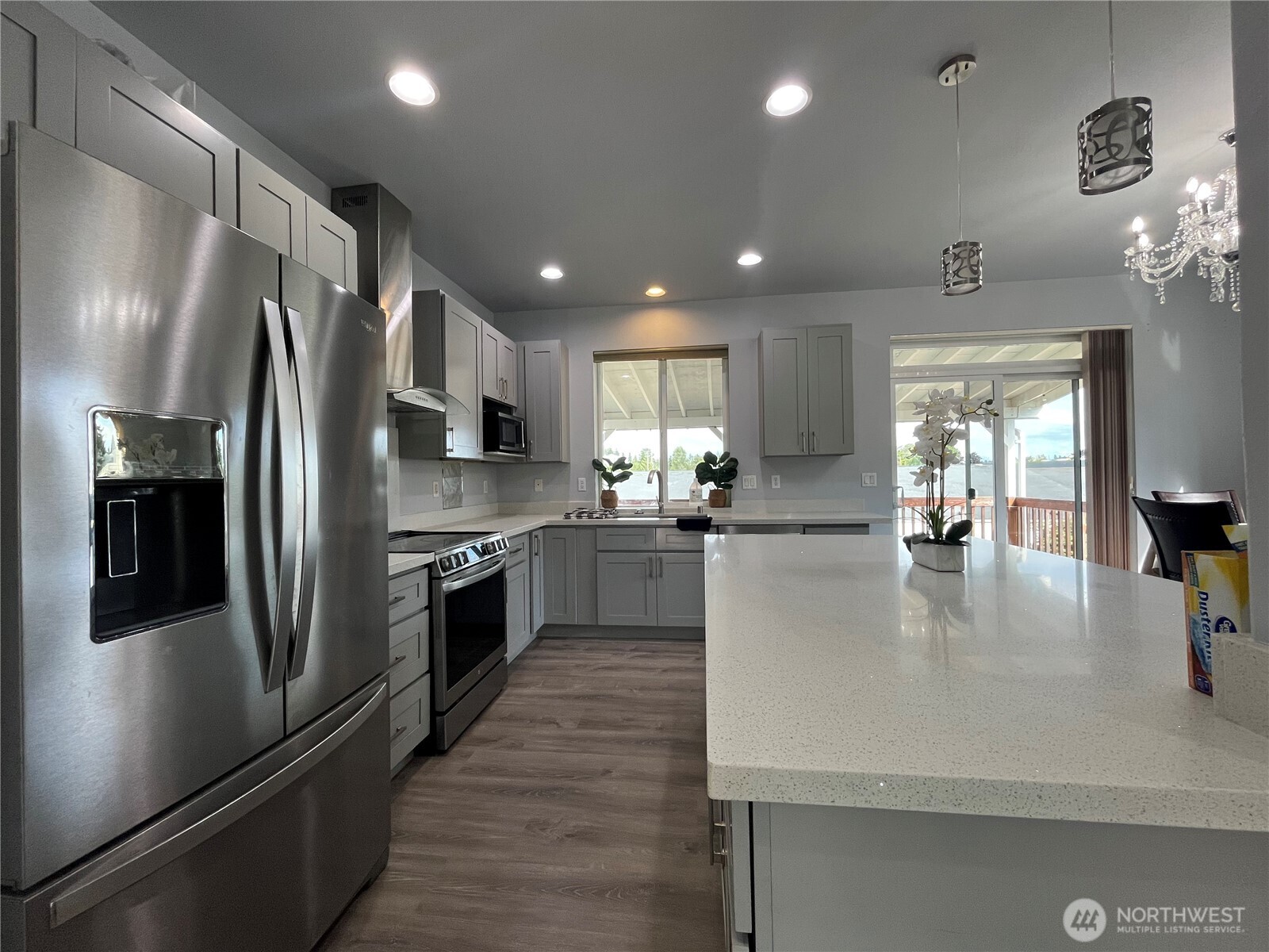 18120 5th Avenue Property Photo 4