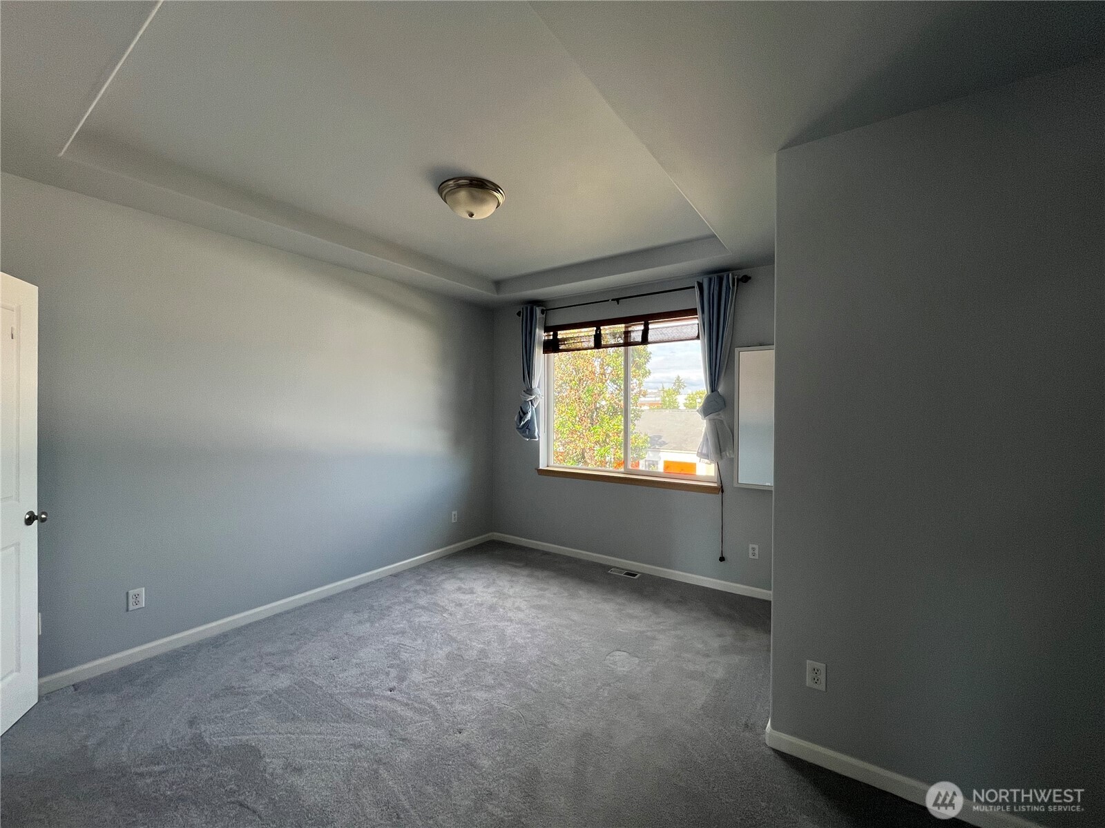 18120 5th Avenue Property Photo 13