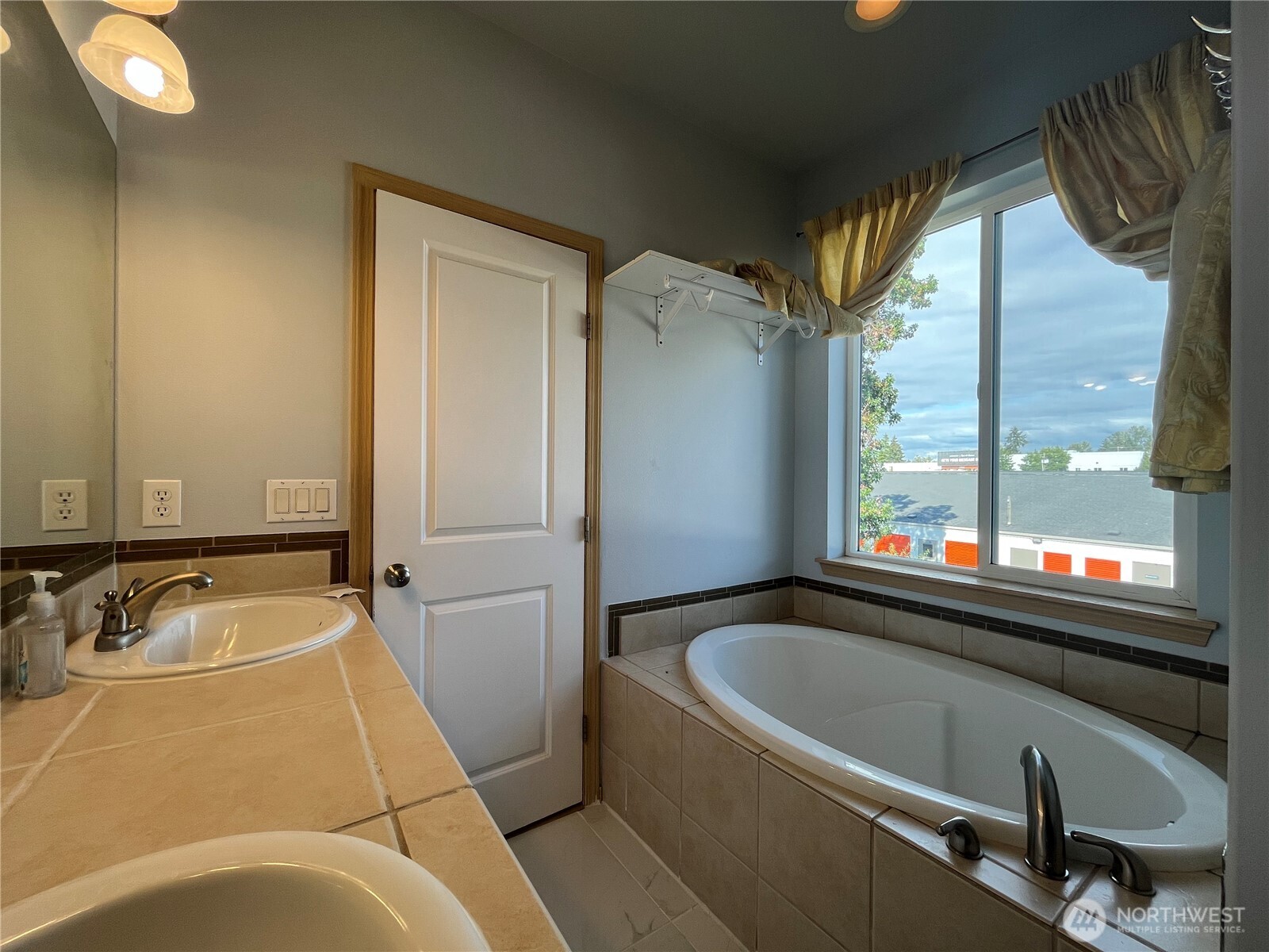 18120 5th Avenue Property Photo 16
