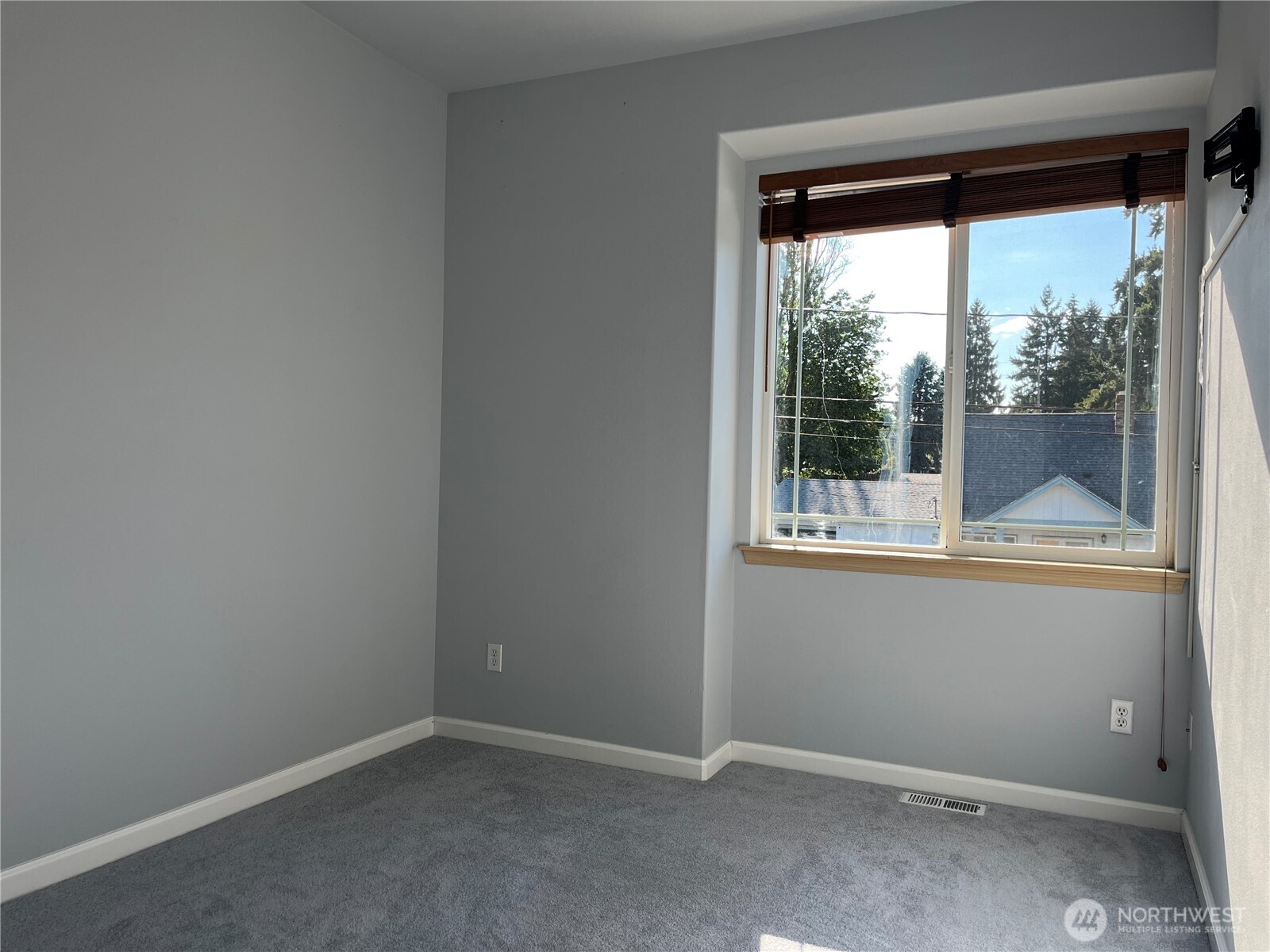 18120 5th Avenue Property Photo 23