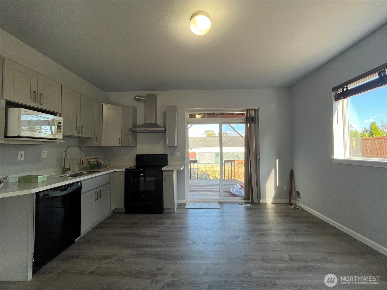 18120 5th Avenue Property Photo 29