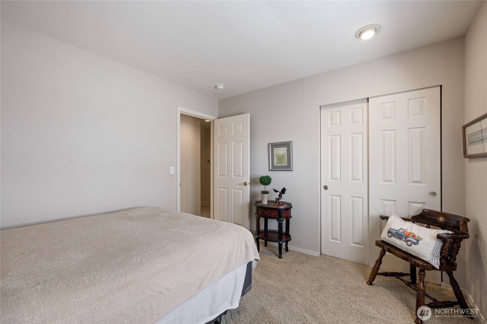 2208 N Villard Street Property Photo 23
