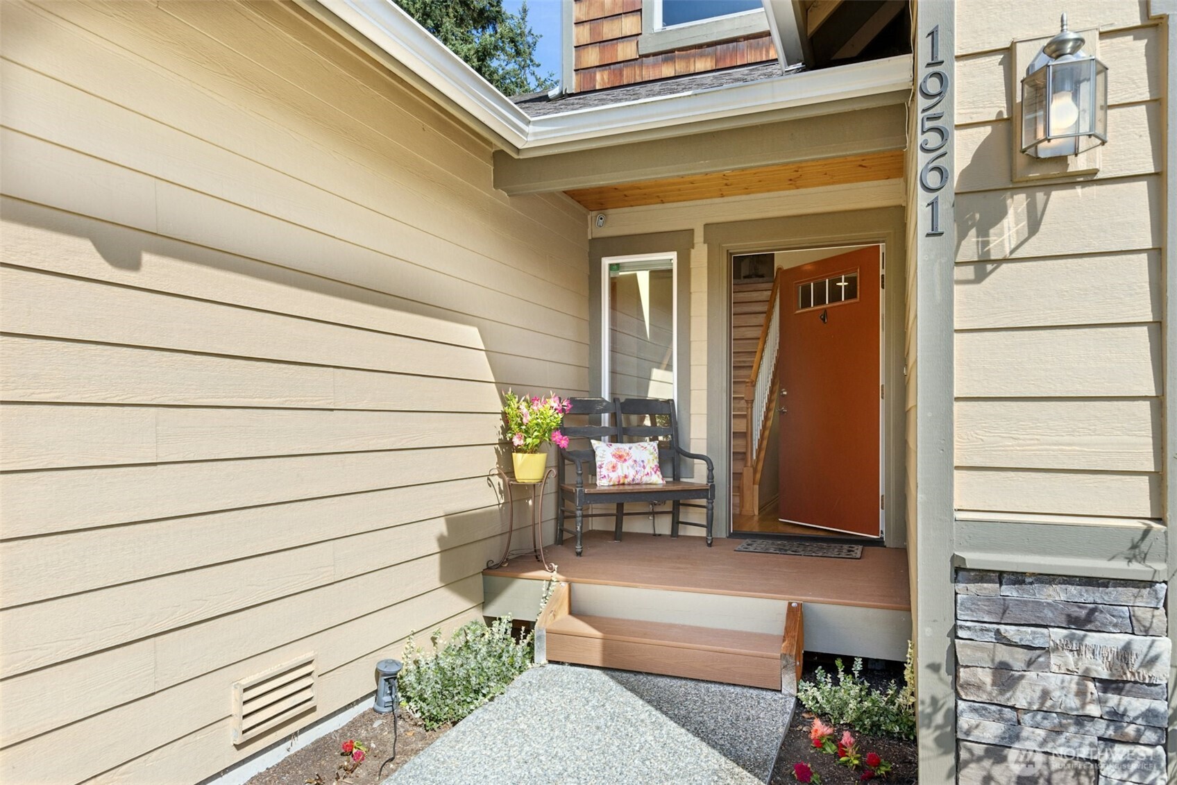 19561 143rd Place Property Photo 5