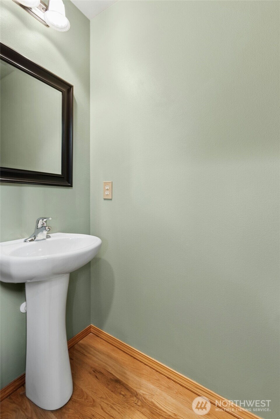 19561 143rd Place Property Photo 15