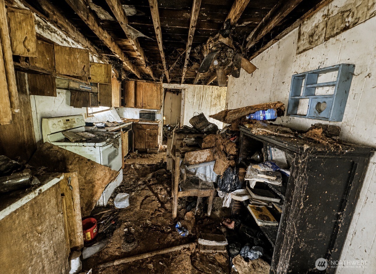 27302 W Street Property Photo 6
