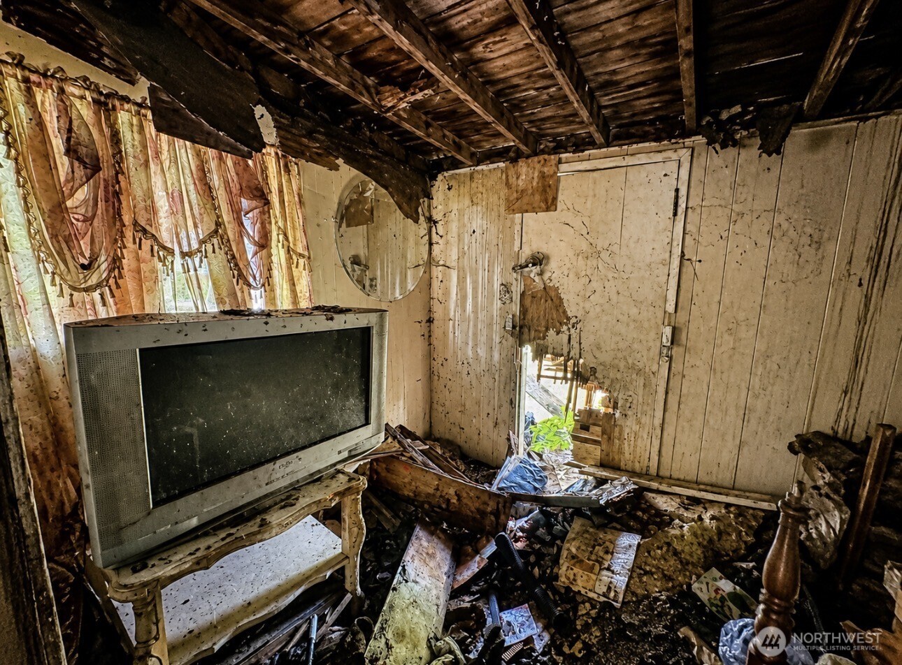 27302 W Street Property Photo 8