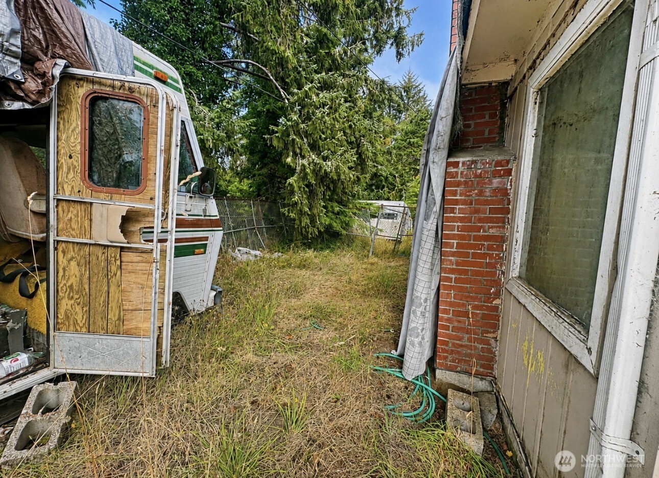 27302 W Street Property Photo 13