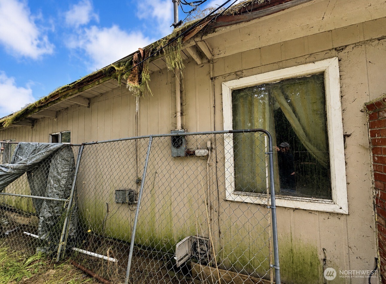 27302 W Street Property Photo 15