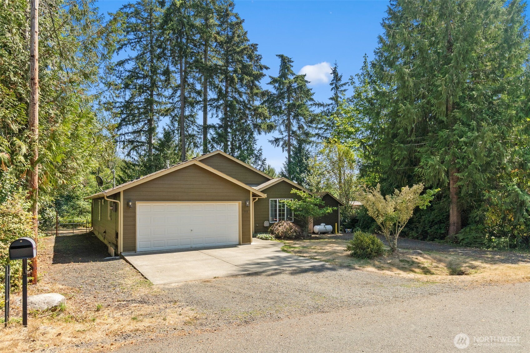 90 E Park Loop Property Photo 2