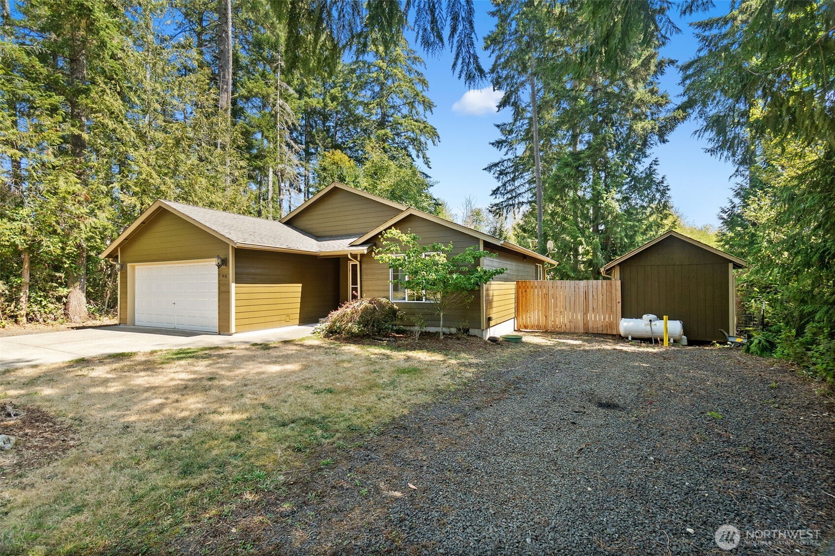 90 E Park Loop Property Photo 3