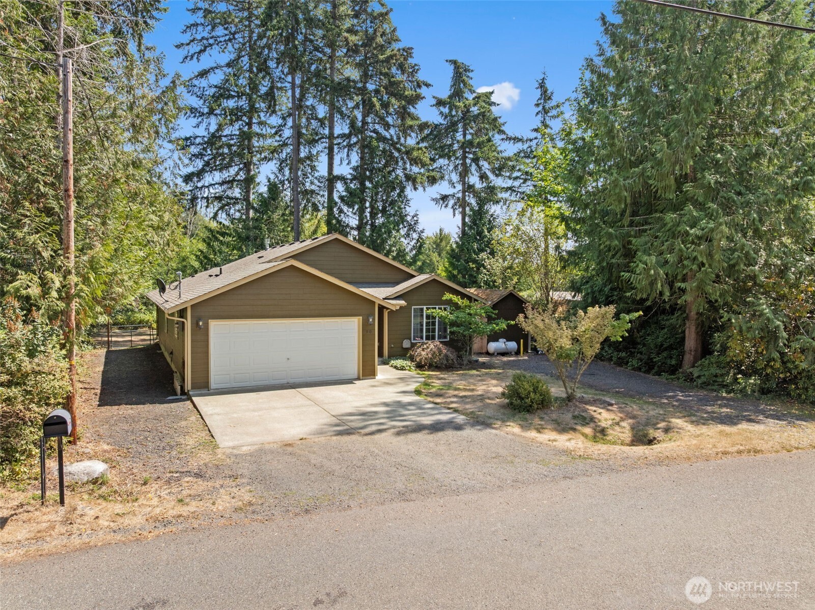 90 E Park Loop Property Photo 4