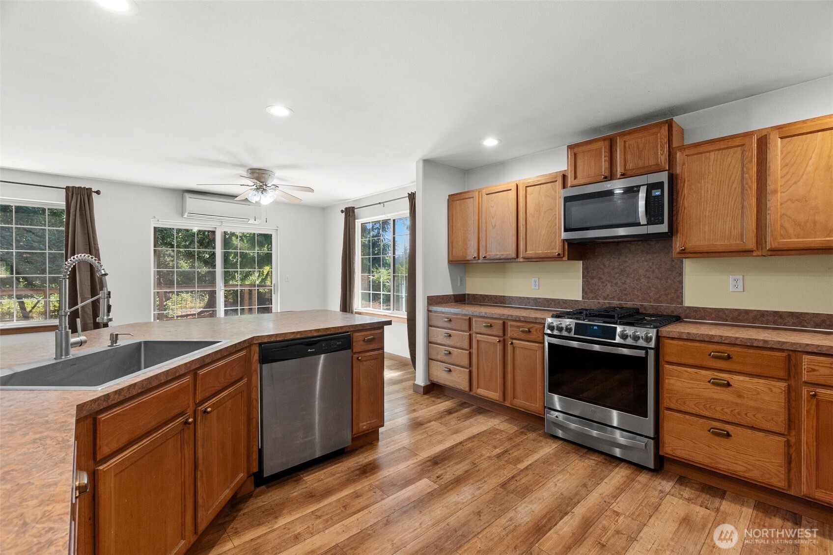 90 E Park Loop Property Photo 15