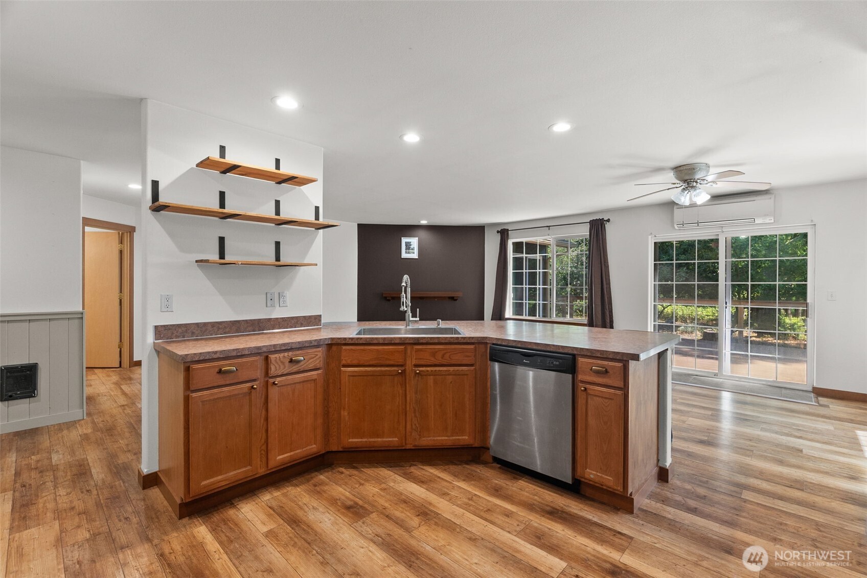 90 E Park Loop Property Photo 17