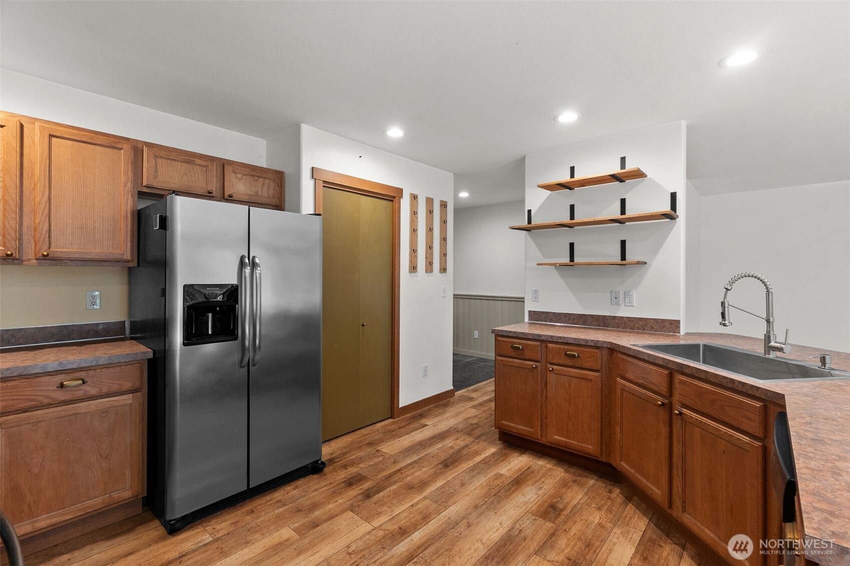 90 E Park Loop Property Photo 18