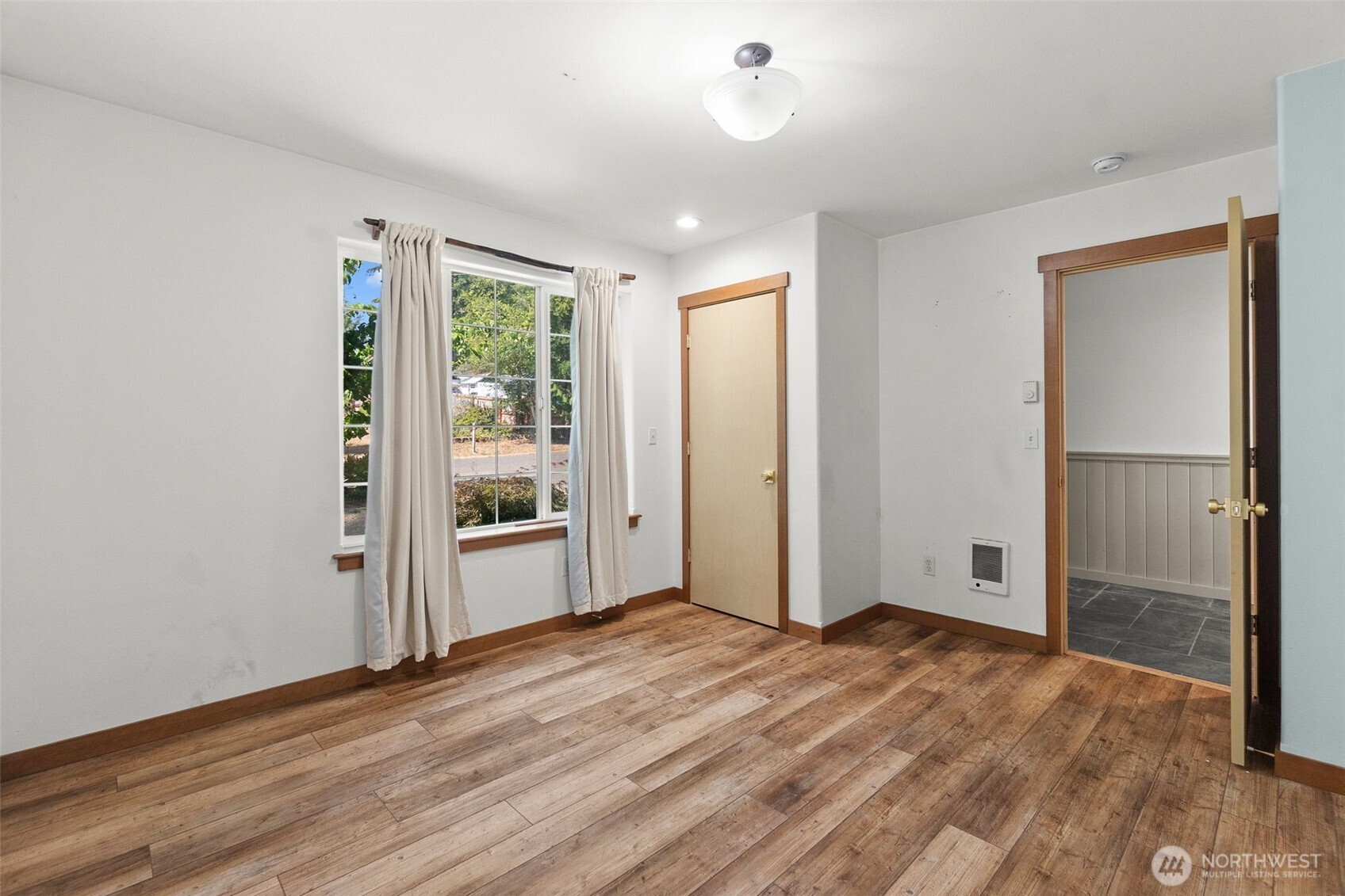 90 E Park Loop Property Photo 19