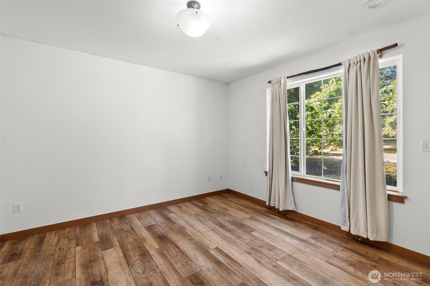 90 E Park Loop Property Photo 20