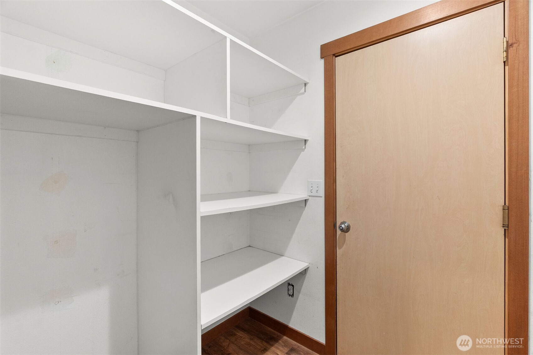 90 E Park Loop Property Photo 21
