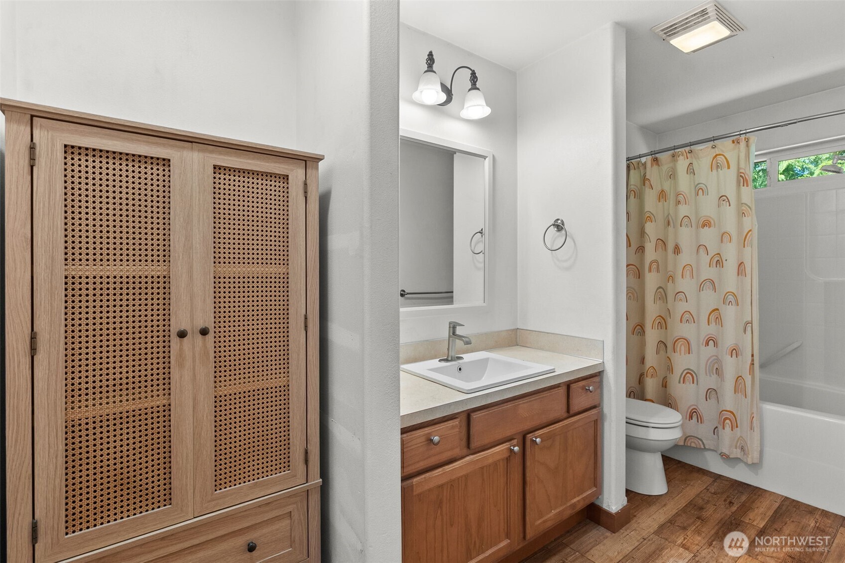 90 E Park Loop Property Photo 22