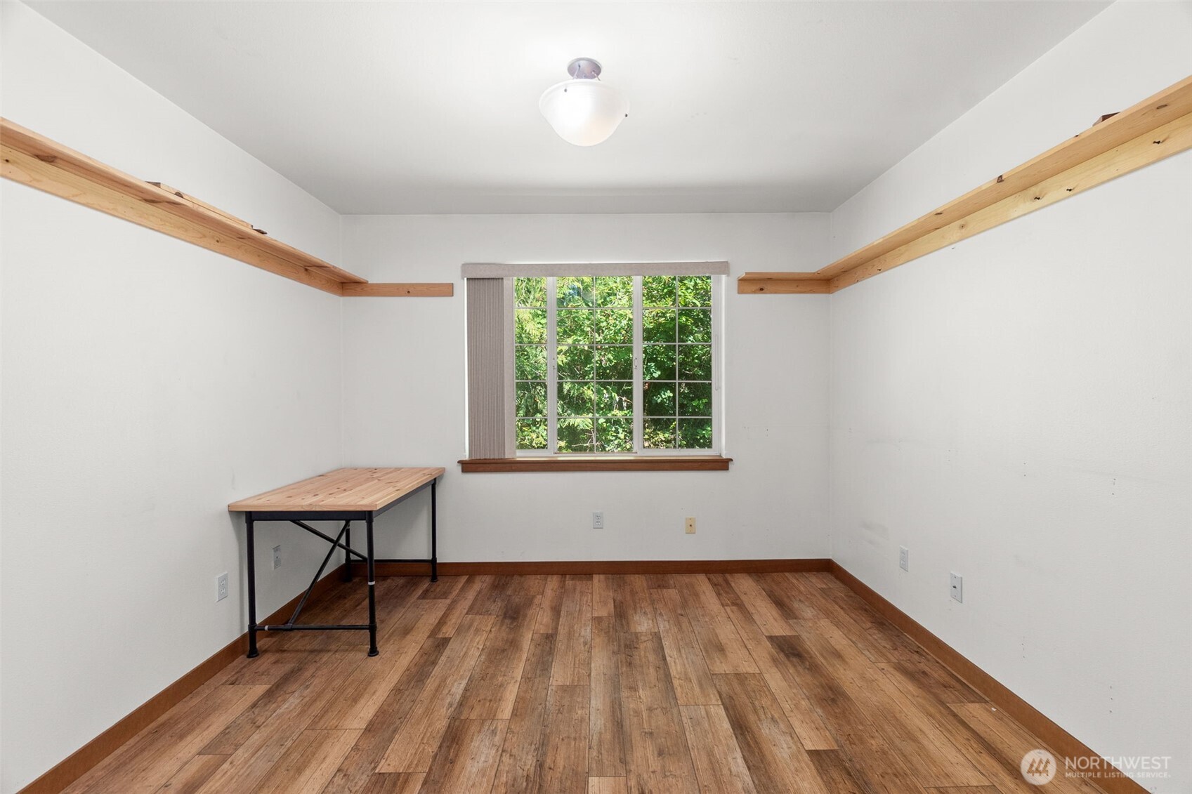 90 E Park Loop Property Photo 24
