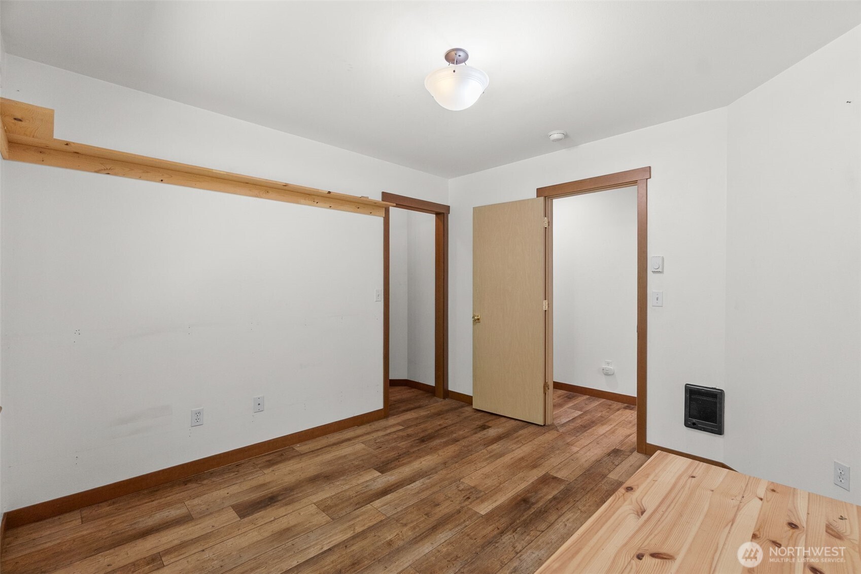 90 E Park Loop Property Photo 25