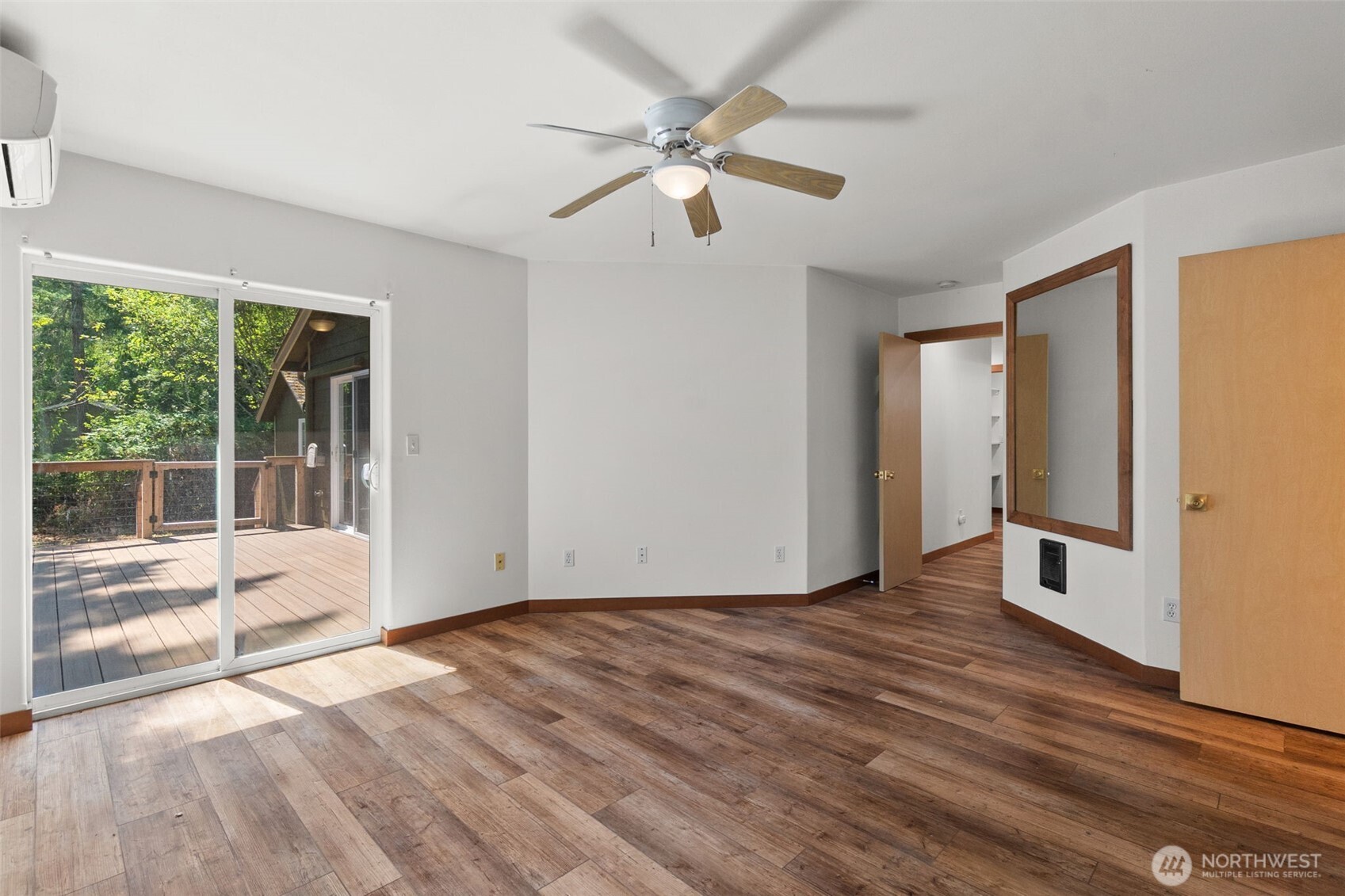 90 E Park Loop Property Photo 27