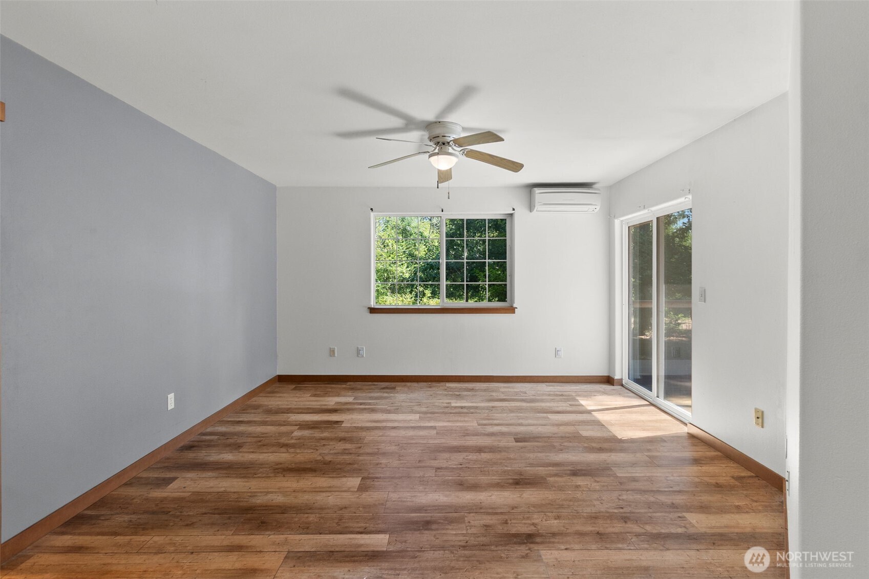 90 E Park Loop Property Photo 28