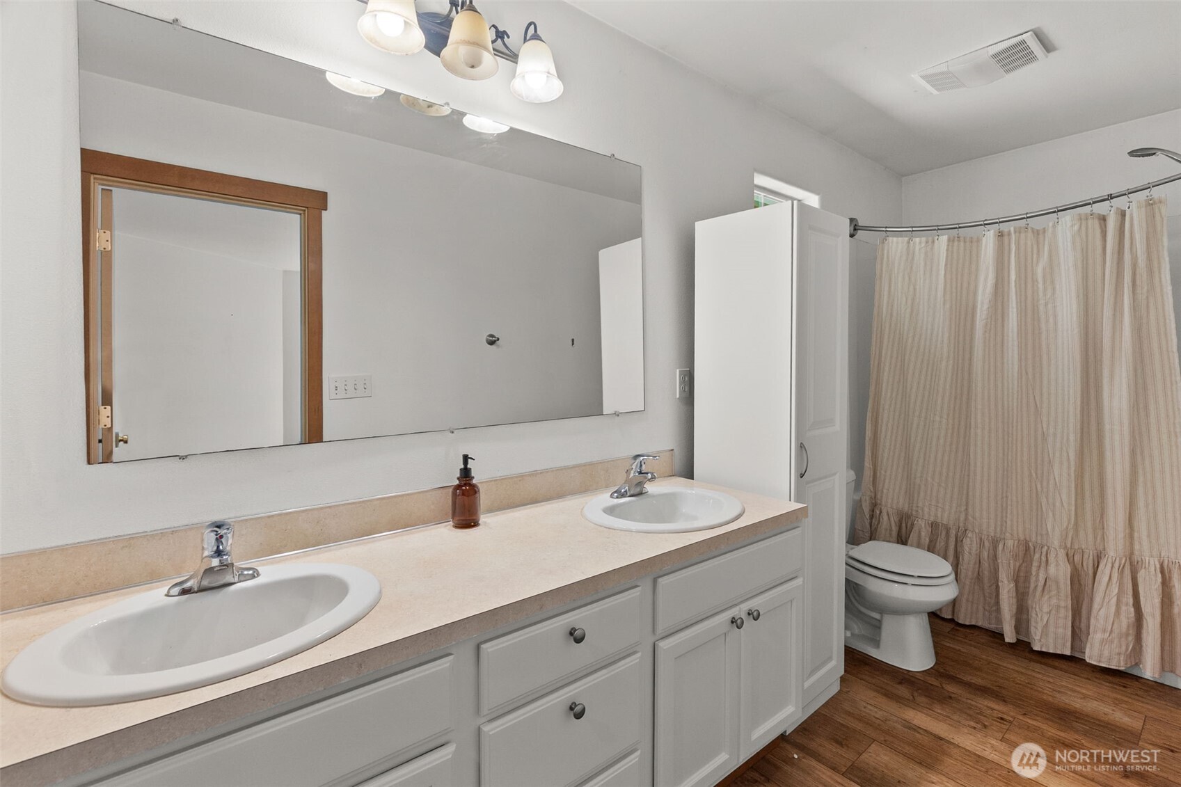 90 E Park Loop Property Photo 29
