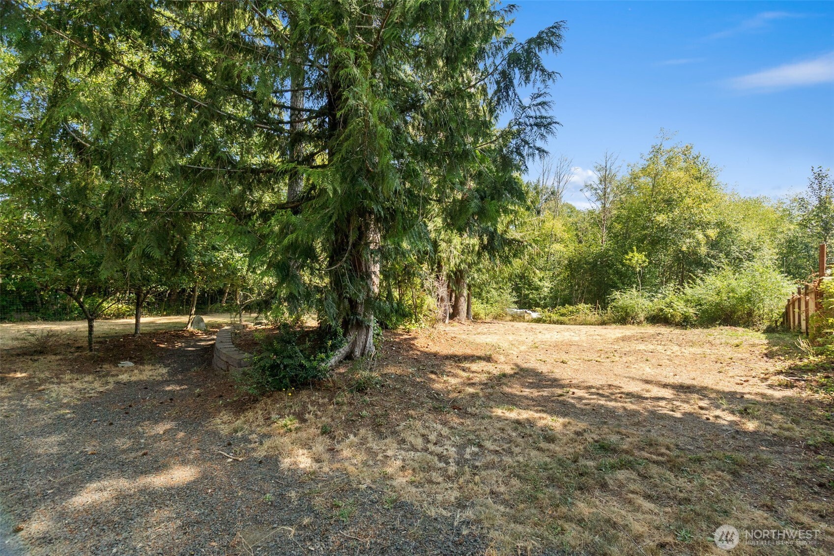 90 E Park Loop Property Photo 35