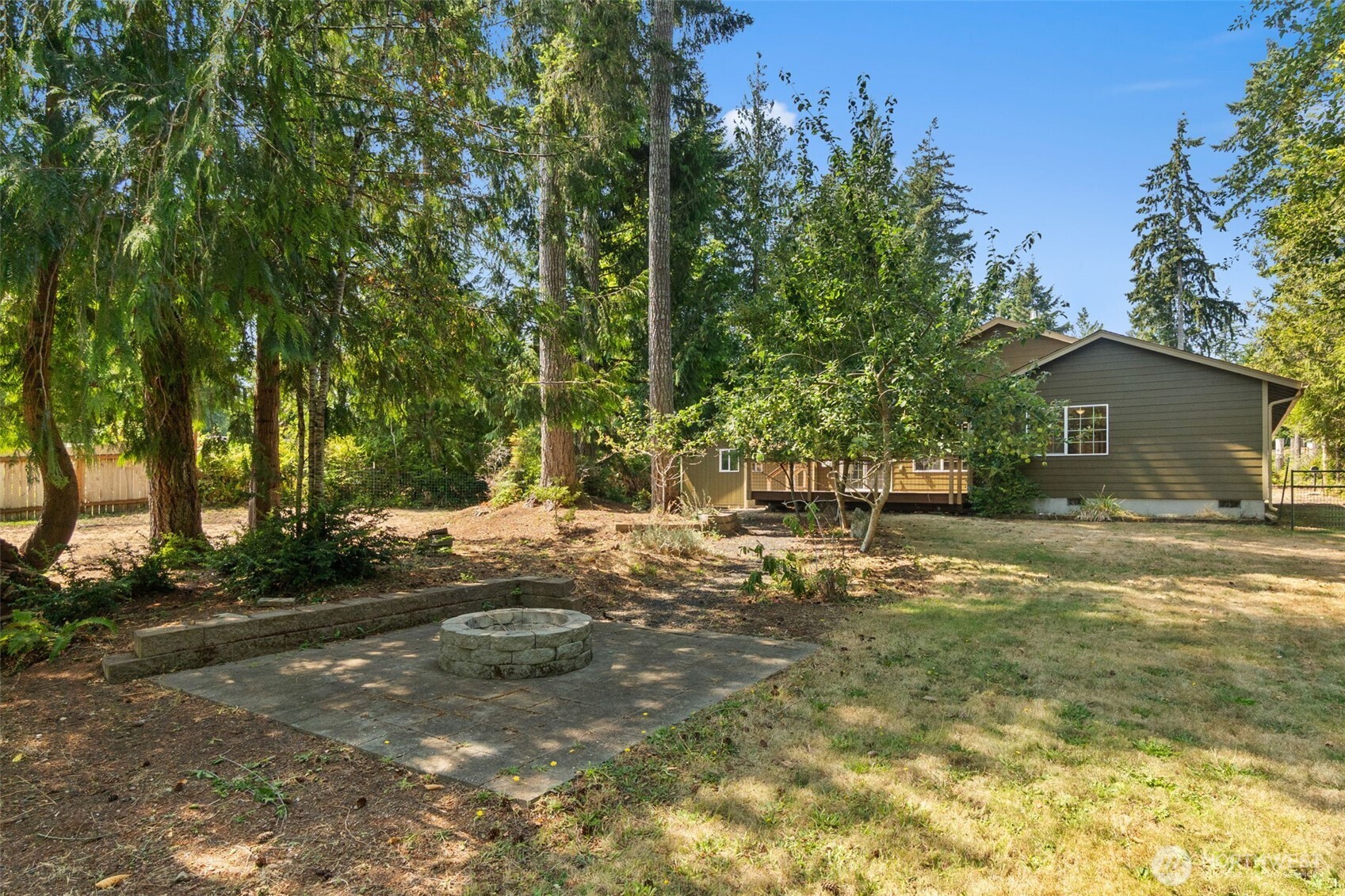 90 E Park Loop Property Photo 36