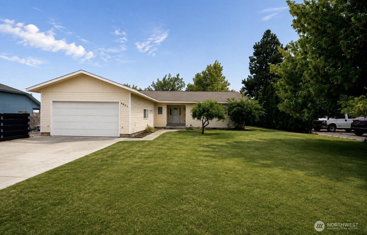 8831 Ne Hillcrest Drive Property Photo 1