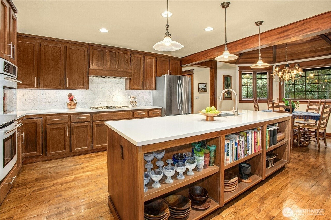 1815 102nd Place Property Photo 6