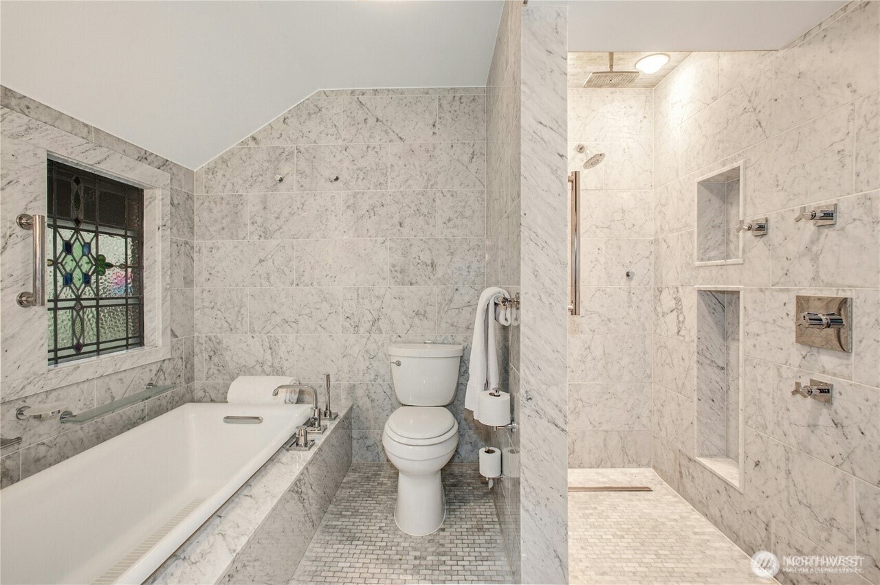 1815 102nd Place Property Photo 9