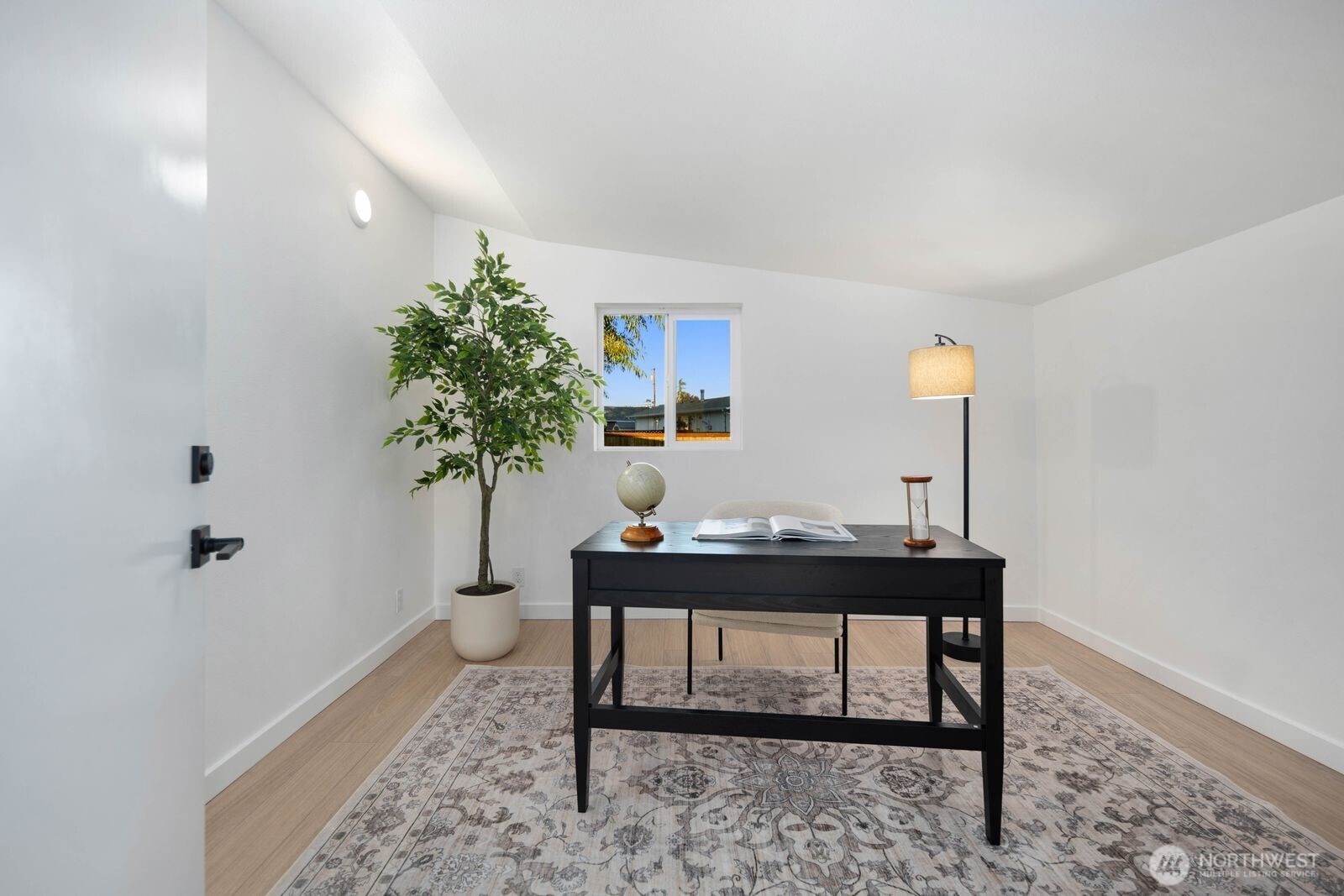 221 2nd Avenue Property Photo 6