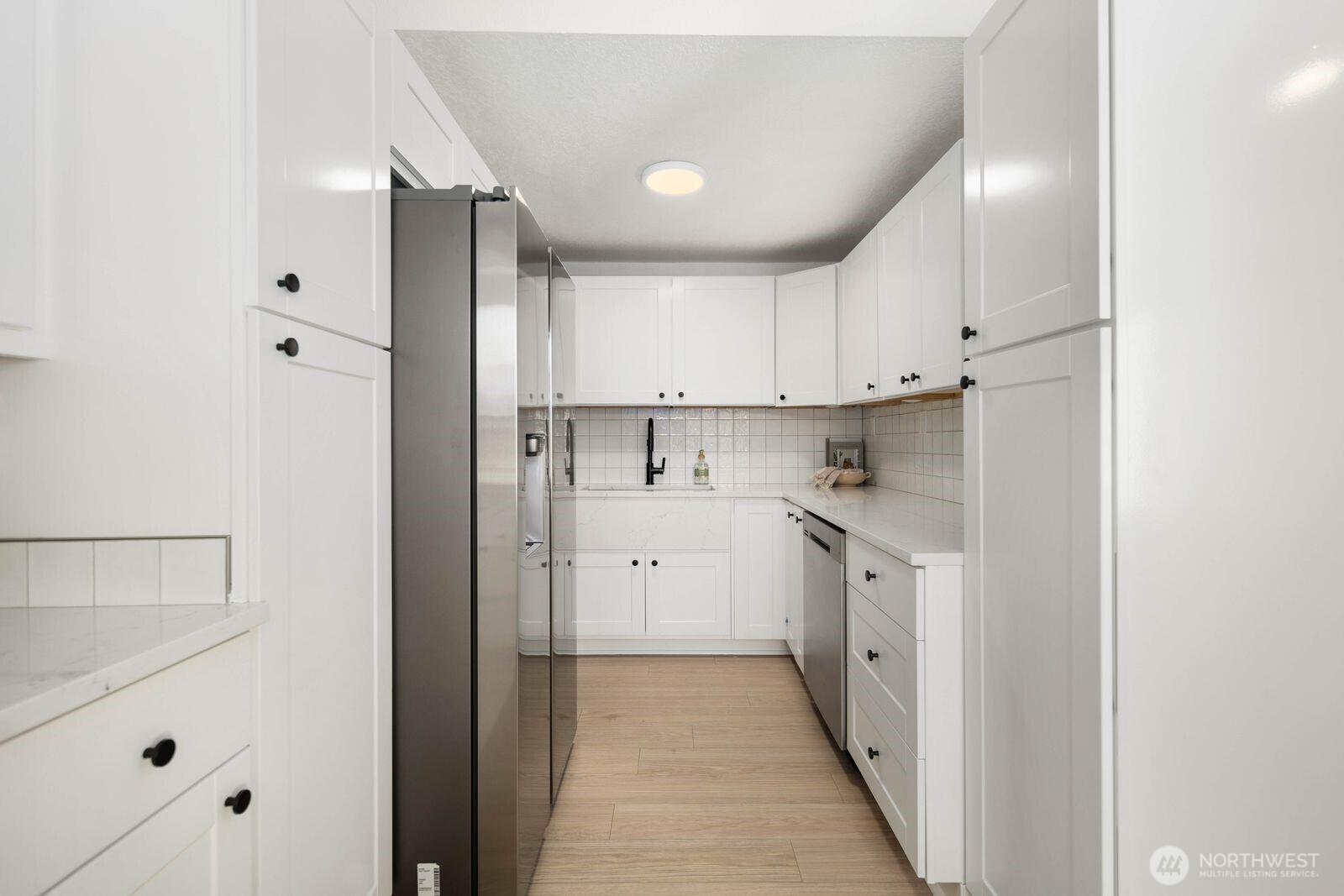 221 2nd Avenue Property Photo 12